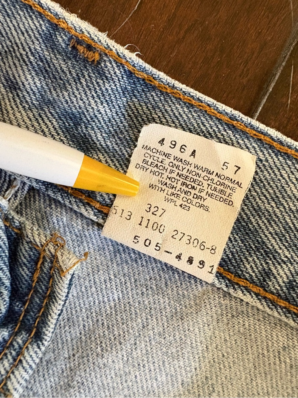 Vintage Distressed Levi's 505 Light Wash Blue Jeans - Y2K - Picture 4 of 10